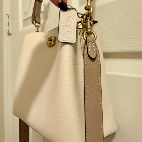 Elegant Coach Cream Bag - Picture 4 of 6